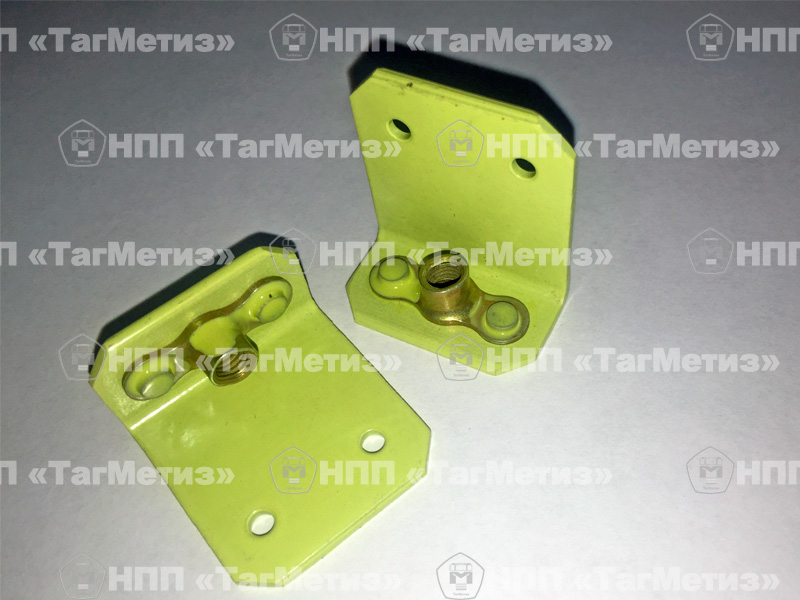 Уголок с гайкой нормаль 5200А
